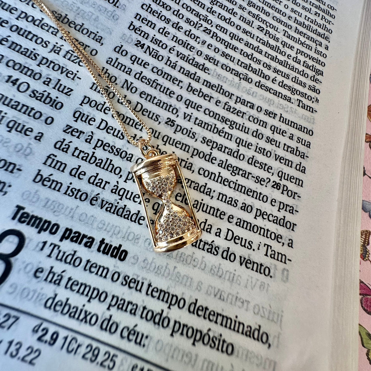 Colar Ampulheta Tempo de Deus