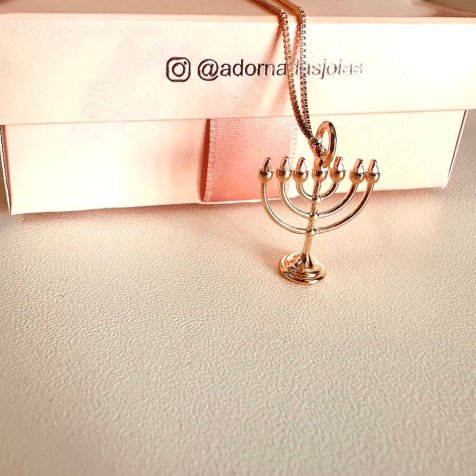 Colar Menorá Luz que Permanece (Candelabro)